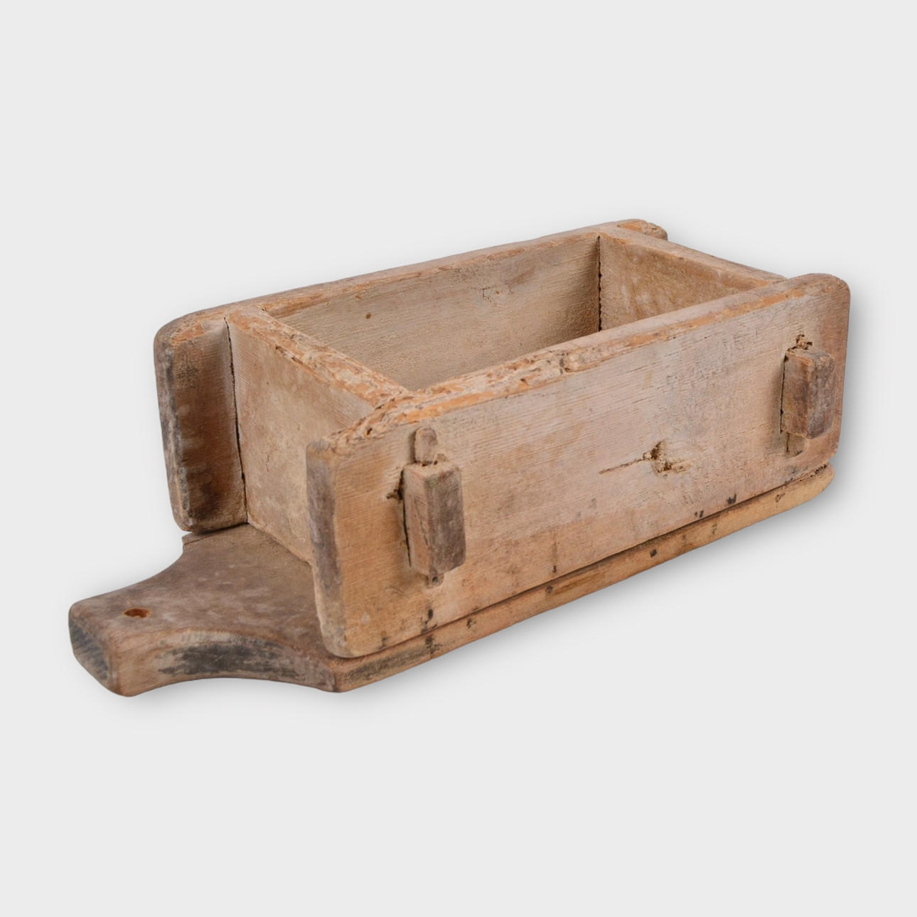 KÄSEFORM, Holz, datiert 1890.