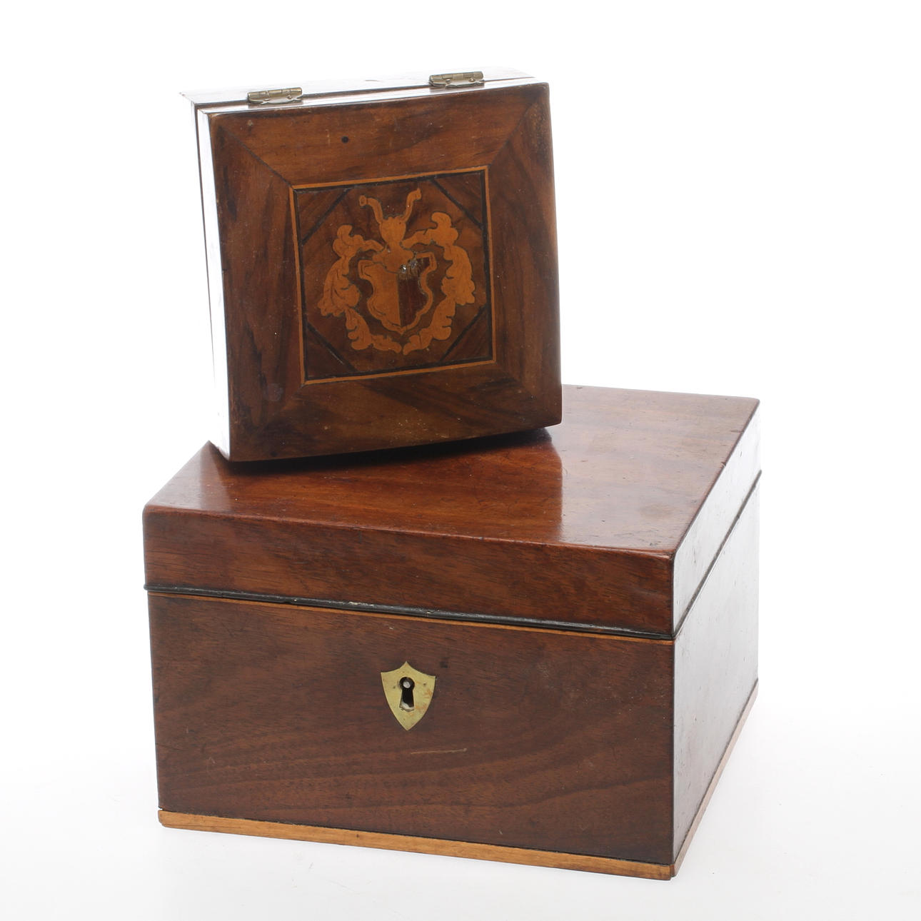 SKRIN, 2 st, varav ett trol. England, 1800-tal.