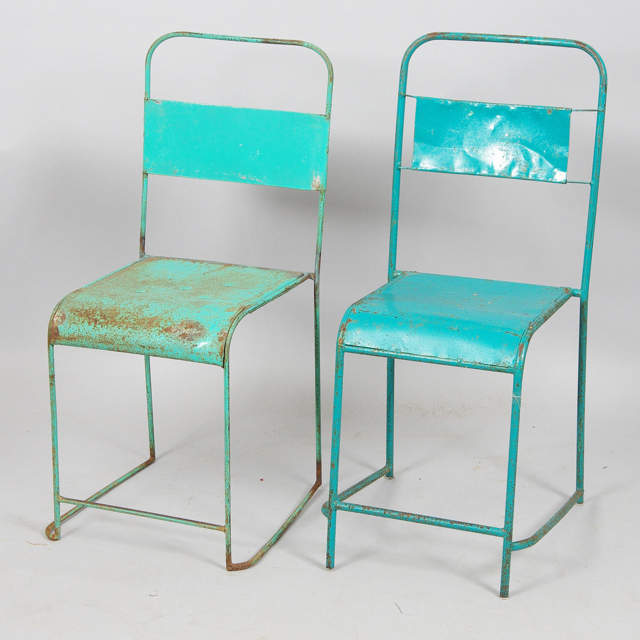 STOLAR, 2 stycken, målad plåt och smidesjärn, industridesign.