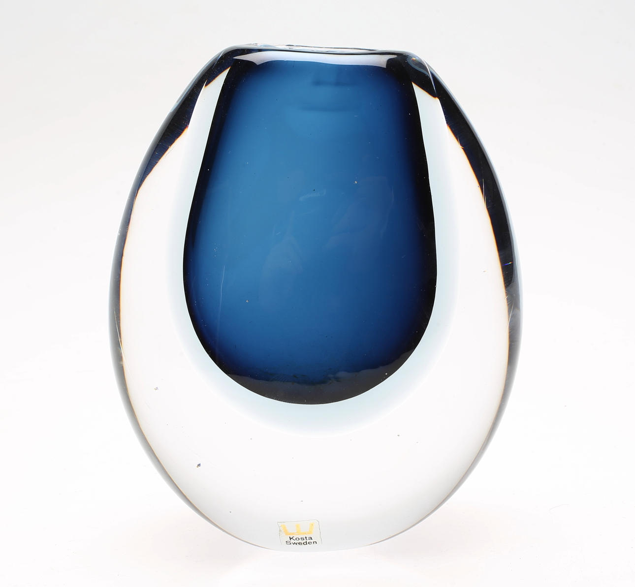 KONSTGLAS, vas, Kosta,Vicke Lindstrand, signerad.