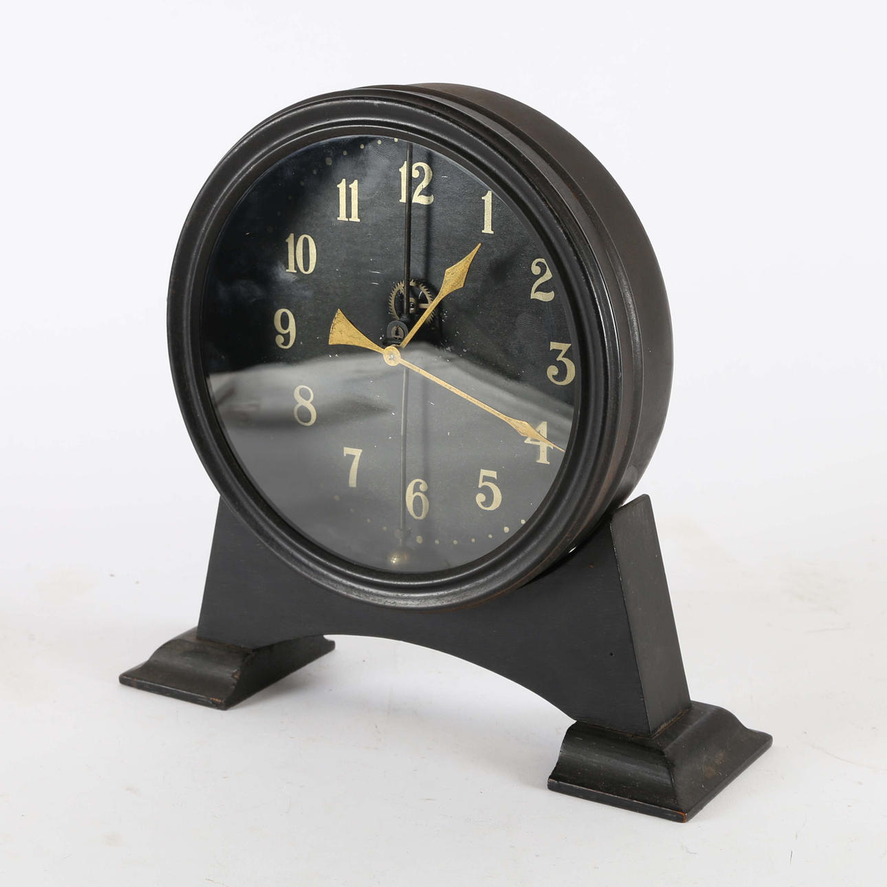 A 20TH CENTURY RACK CLOCK. Clocks & Watches - Mantel clocks - Auctionet