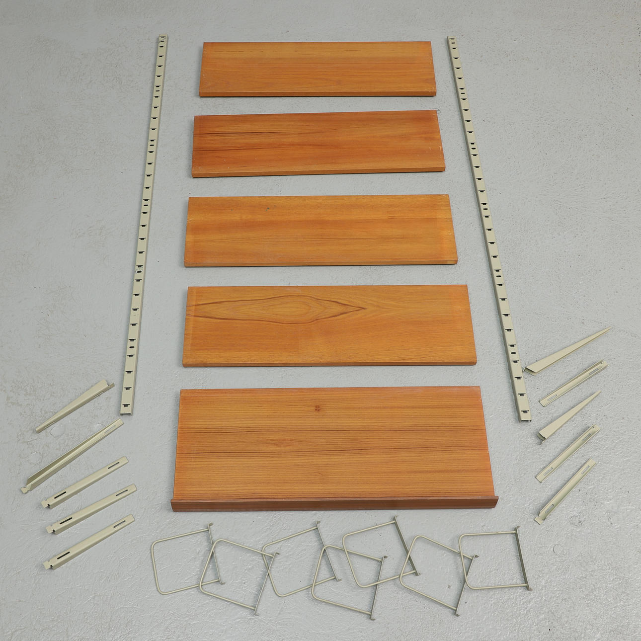 A teak wall shelf, brackets and shelves, 1950/60s.