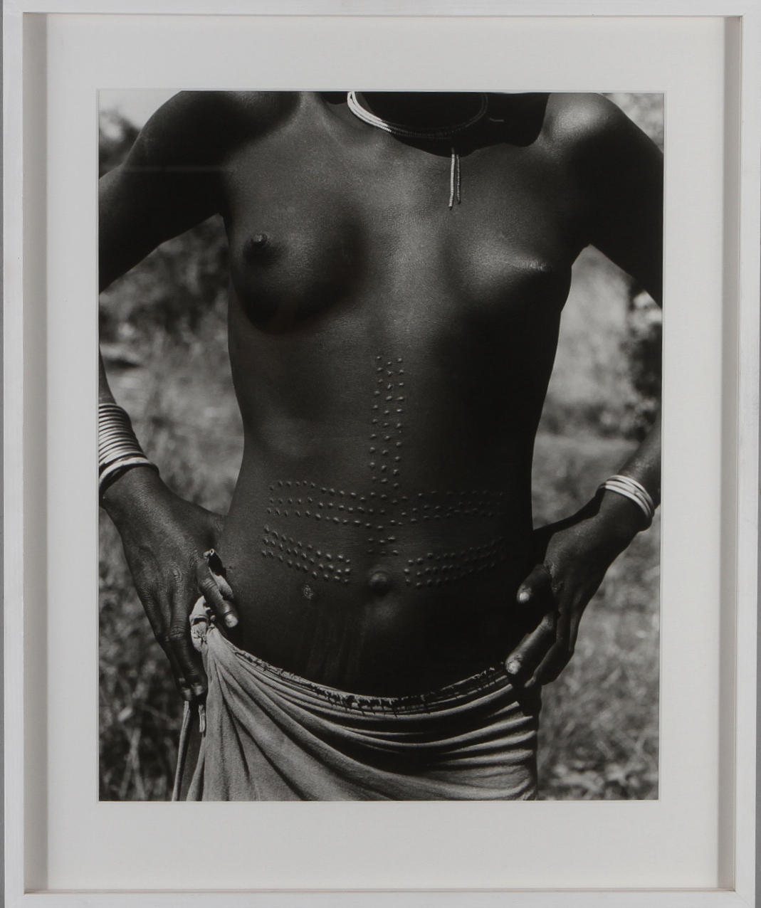 NICHO SÖDLING. "Hamer girl with tattoo." Printad 2010 på gelatinpapper.