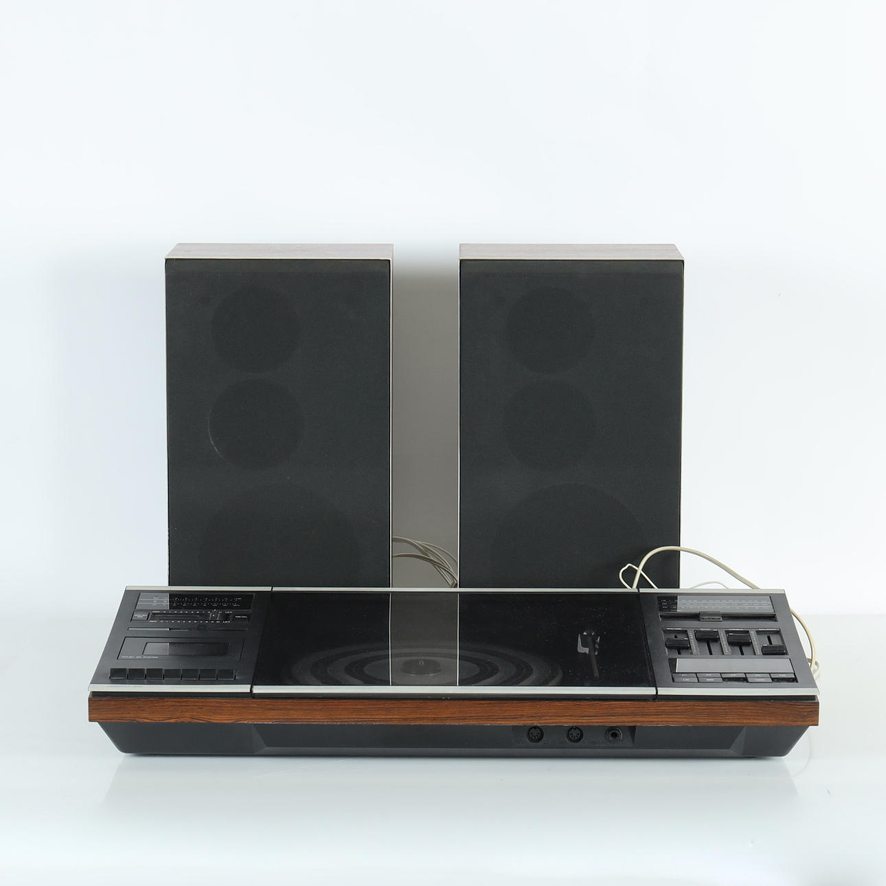 BANG OLUFSEN, BEOCENTER 2002 og BEOVOX højttalere.