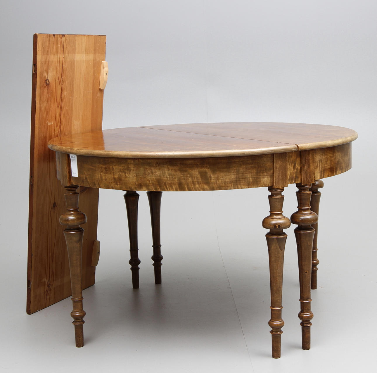 MATBORD, s.k. månbord c:a 1900.