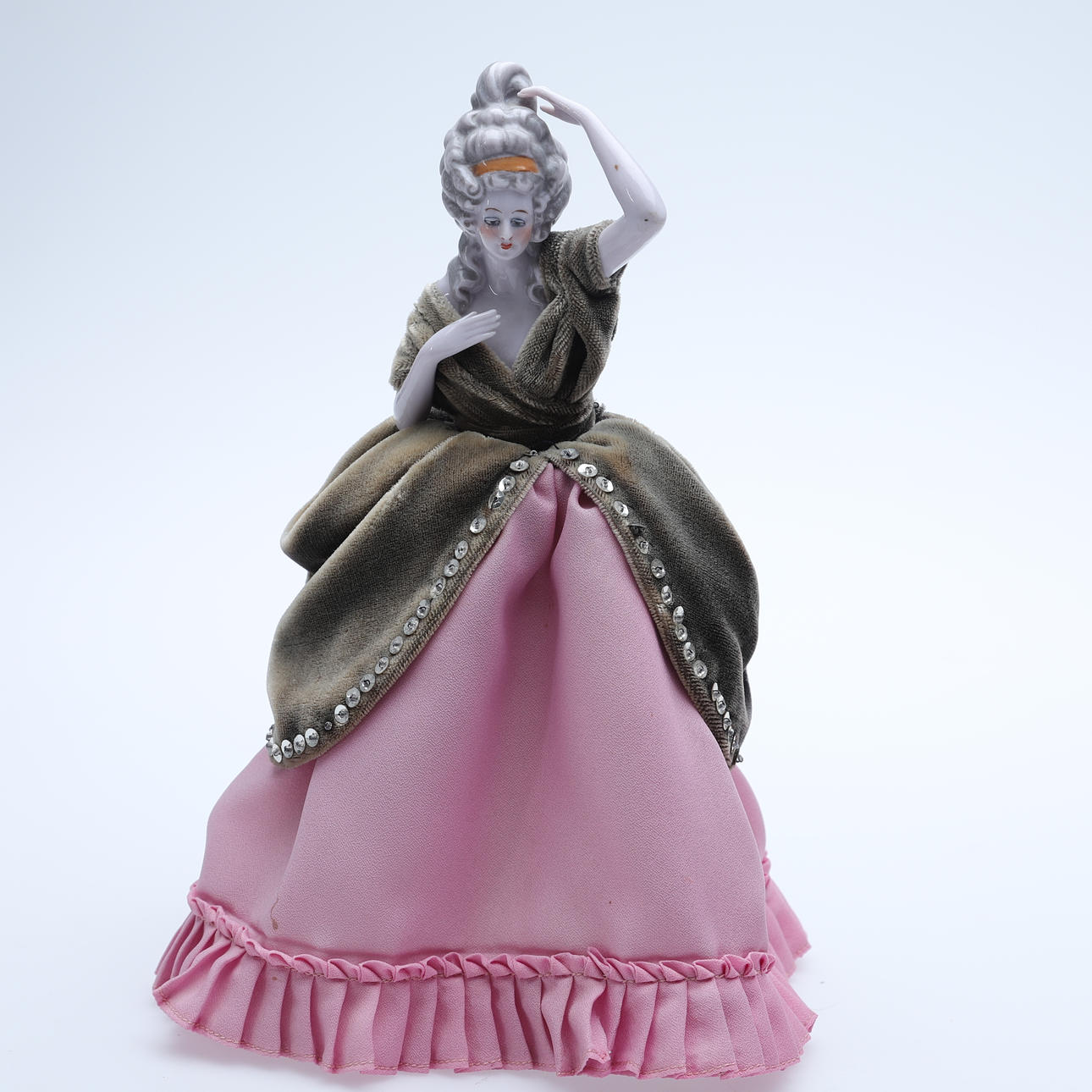 LAMPSKÄRM, halvdocka, porslin.