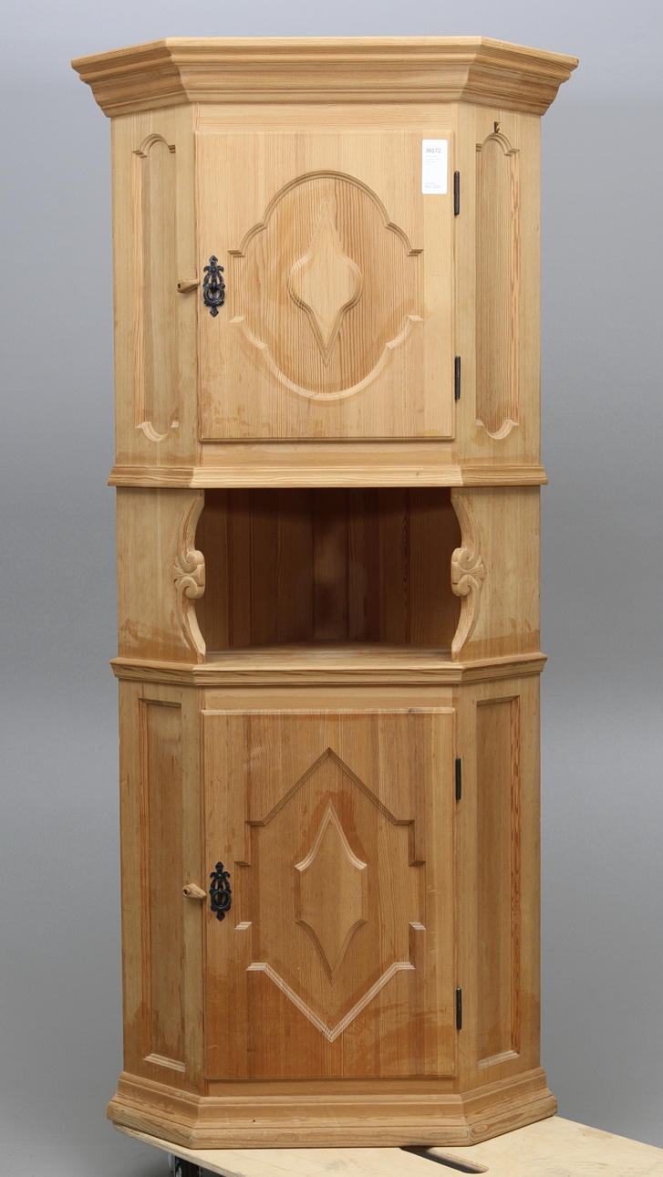 HÖRNSKÅP, Krogenäs, 1900-talets andra hälft.