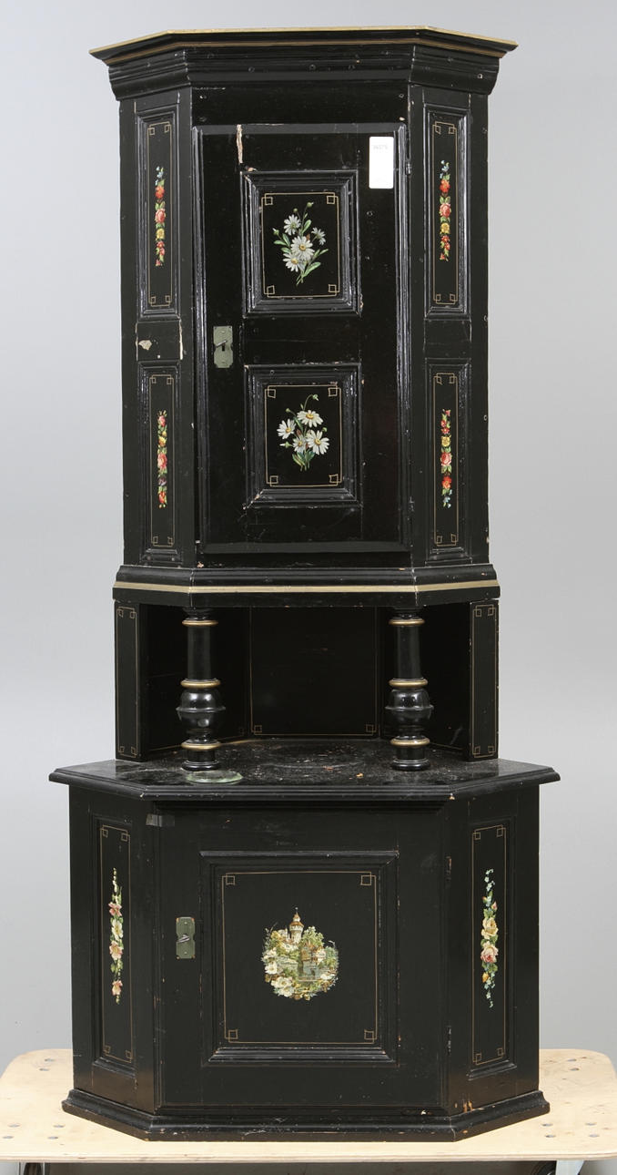 HÖRNSKÅP,1800-tal, svartmålat.