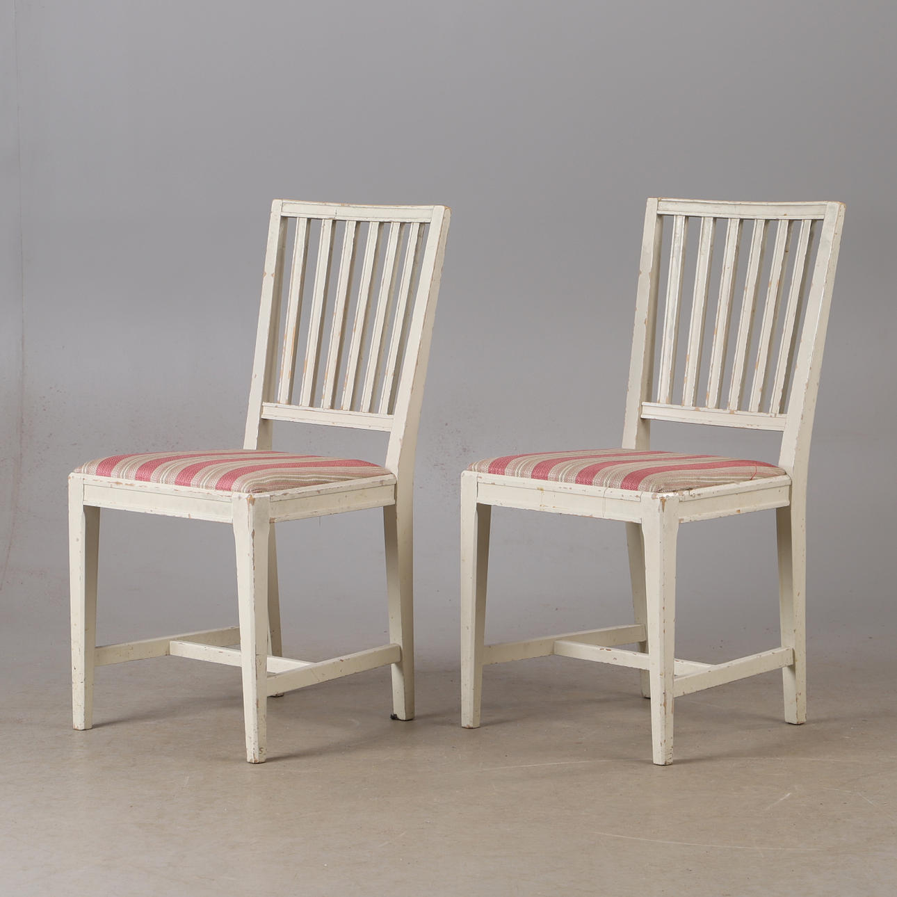 STOLAR, 1 par, s.k. Leksand-stol, vitmålade.