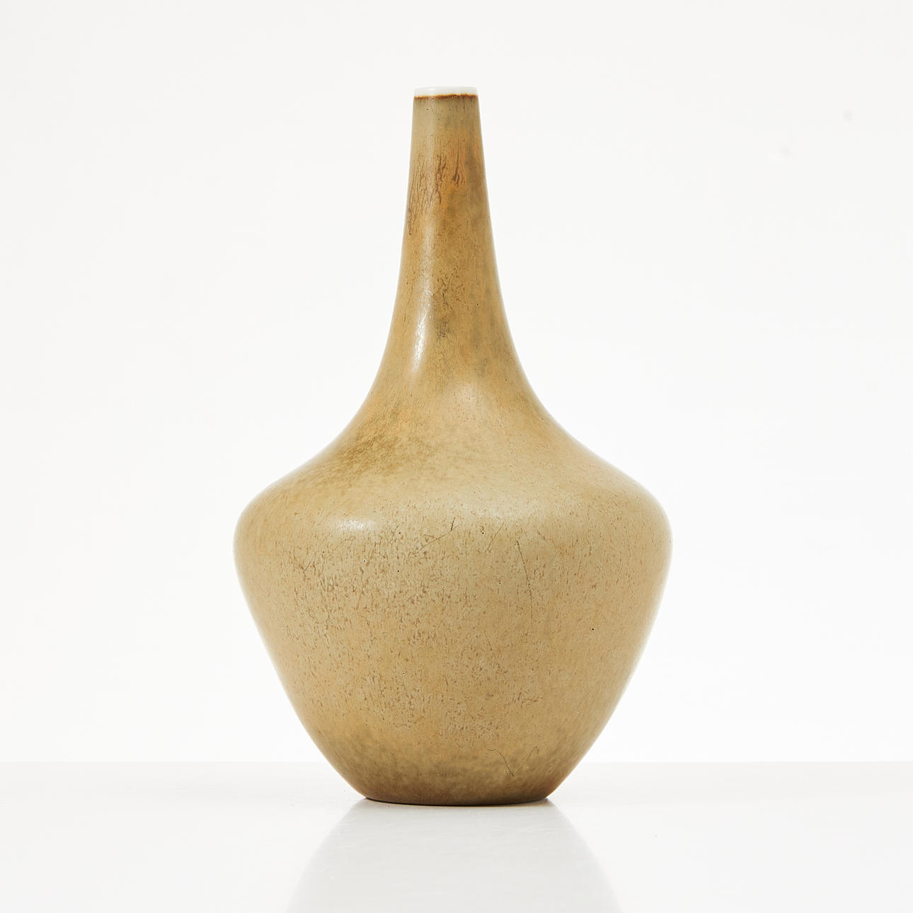 GUNNAR NYLUND. MALJAKKO, lasitettua kivitavaraa, monogrammi signeerattu GN, Rörstrand.