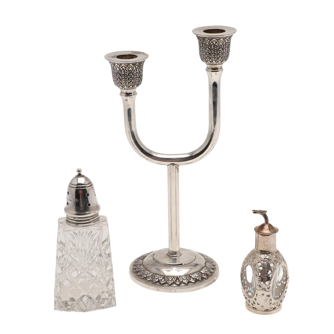 EN THAILÄNDSK SILVERLJUSSTAKE.