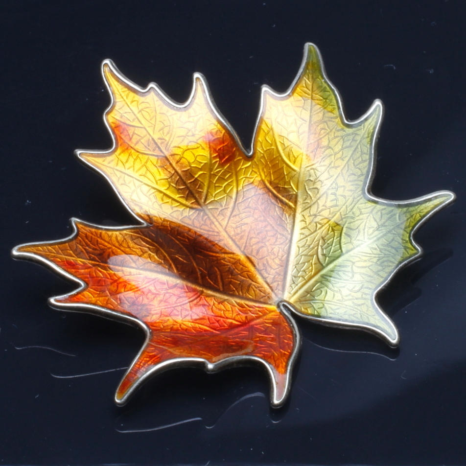 BROSCH, silver och emalj, Hroar Prydz, Oslo, 1900-tal.