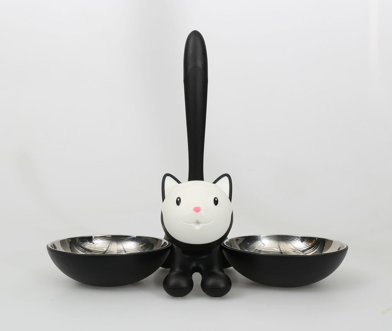 ALESSI. Matskålar för katt, plast och metall, 1900-talets andra hälft.