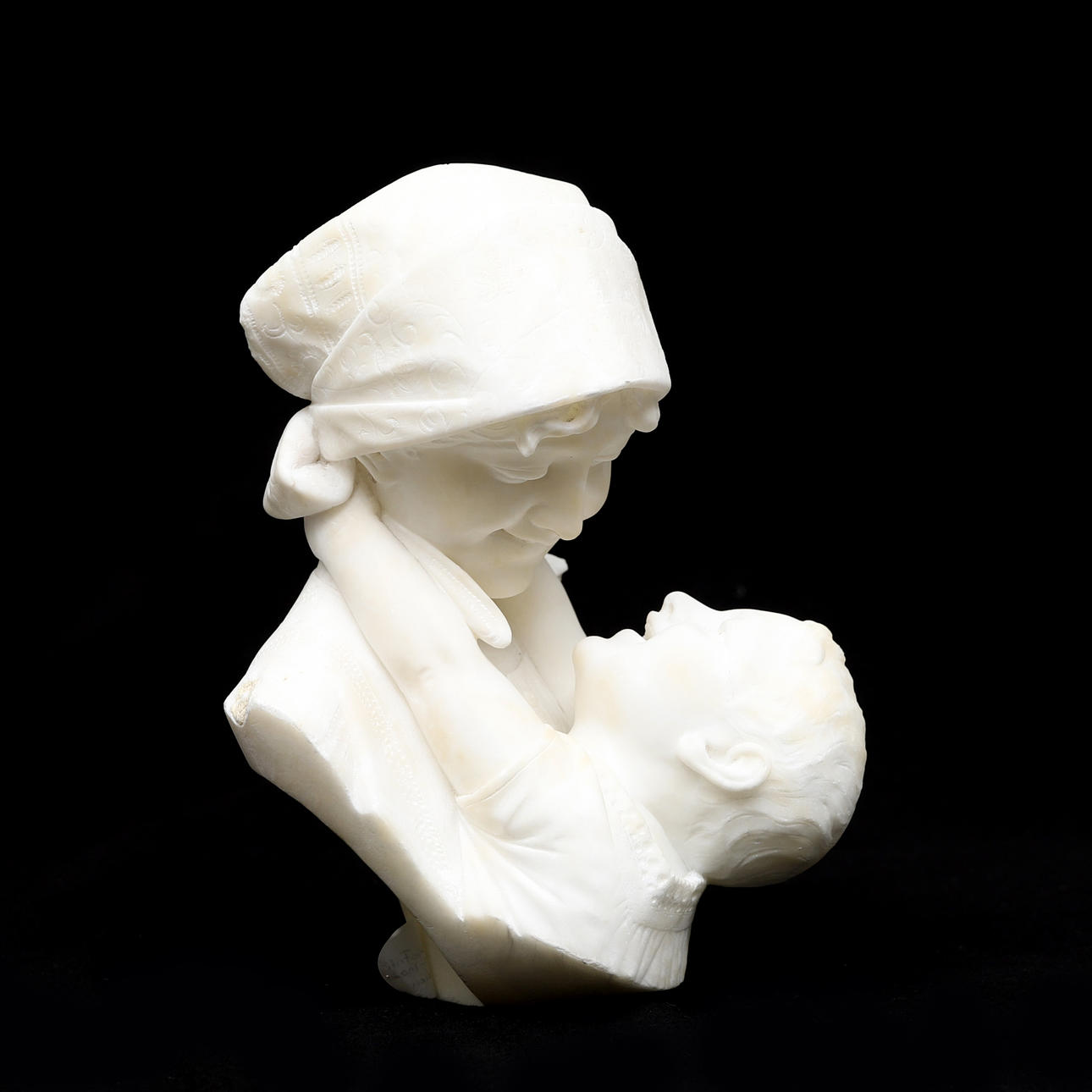 ANTONIO FRILLI. Mutter mit Kind, Alabasterskulptur signiert A. Frilli, Firenze.