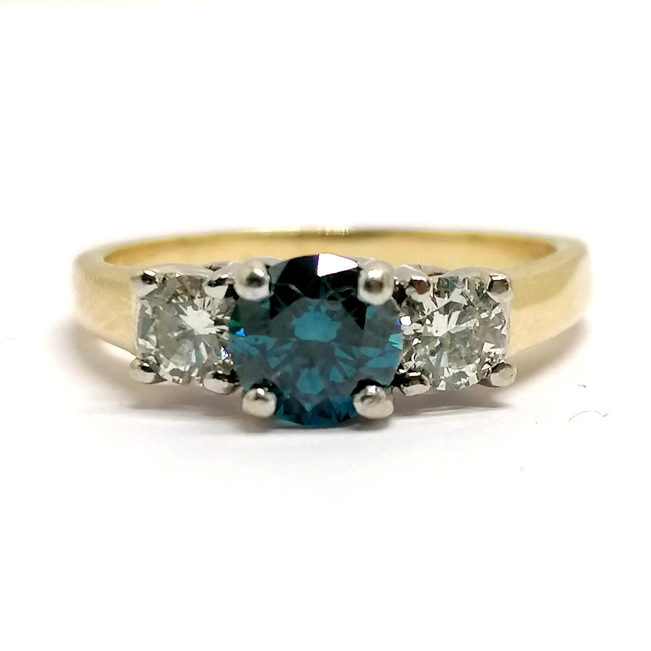 14CT GULD 3 STEN BLÅ OCH VIT DIAMANTRING.