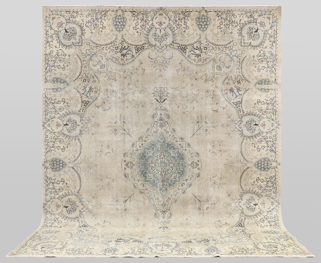 MATTA. Vintage, 385 x 290 cm.