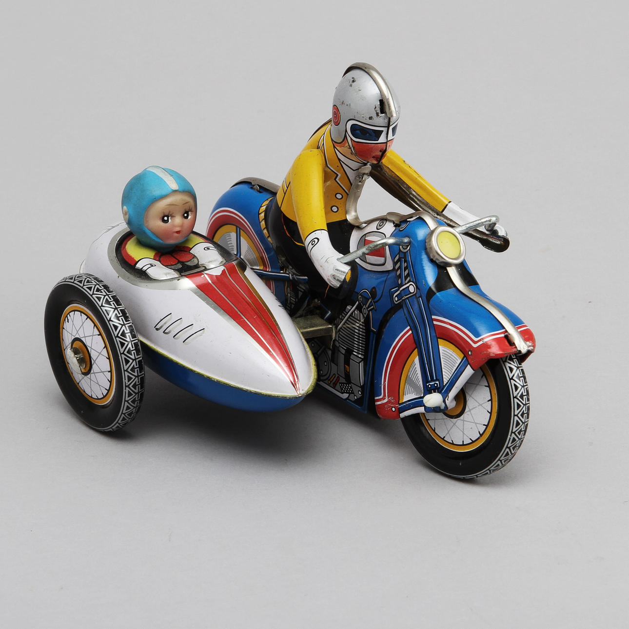 MODELLMOTORCYKEL MED SIDOVAGN, litograferad plåt, Kina.