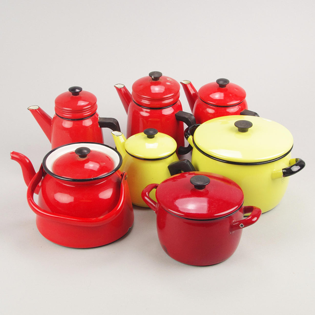 KANNOR SAMT GRYTOR, 7 delar, emaljerade, Kockums.