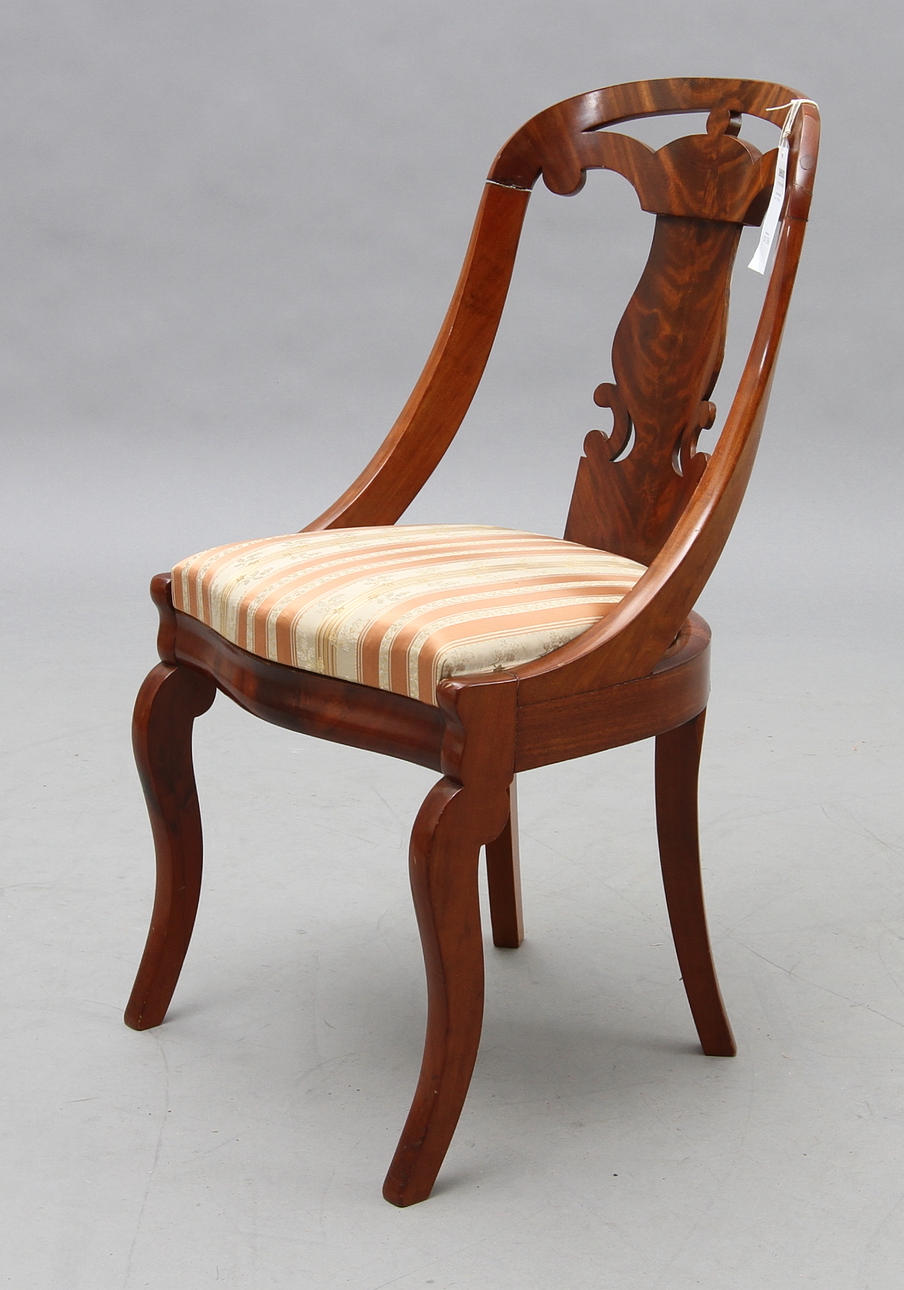 GÖTEBORGSSTOL, sabelformade ben, 1800-tal.