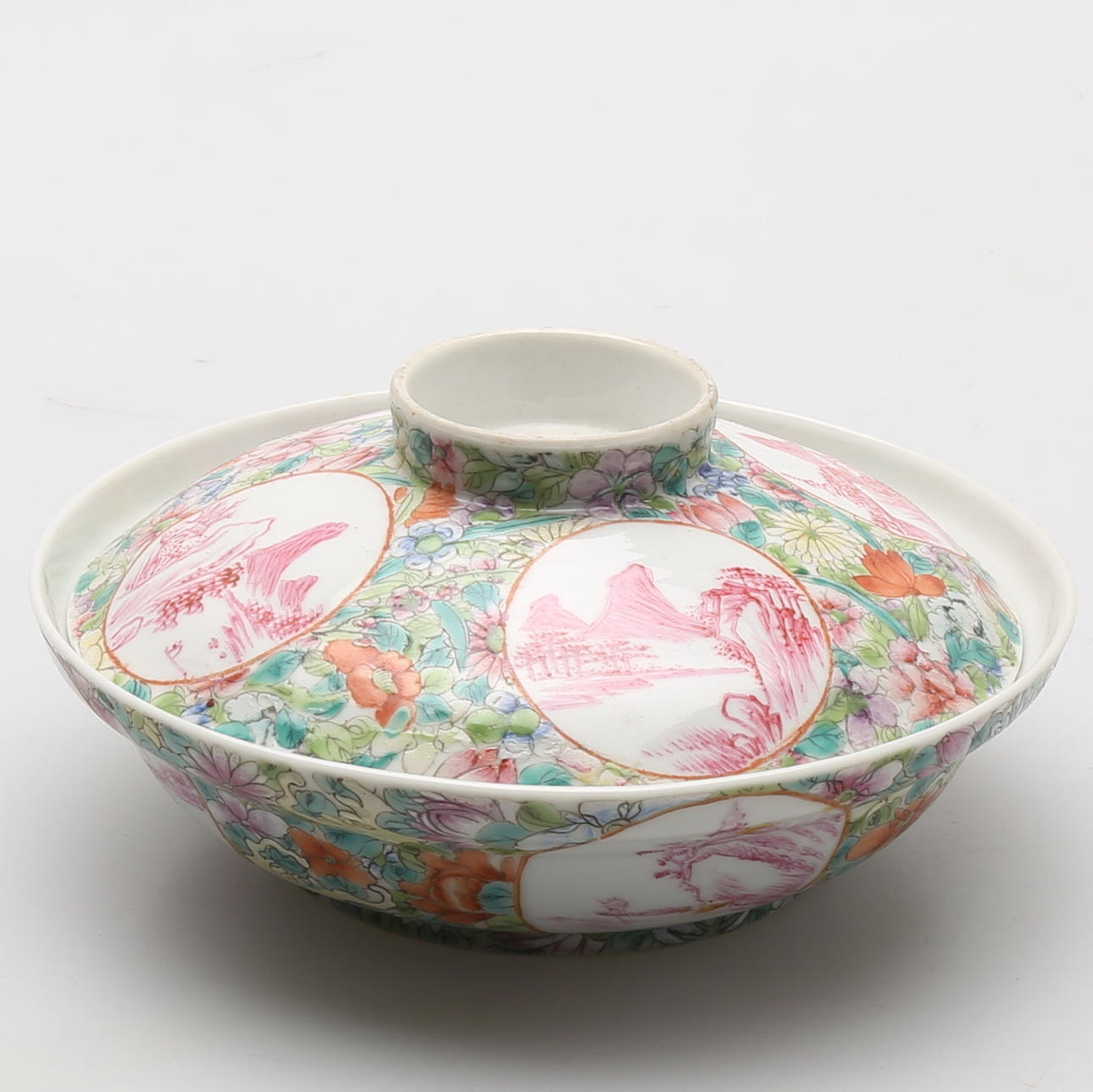 SKÅL MED LOCK, porslin Kina 1900-talets andra hälft.