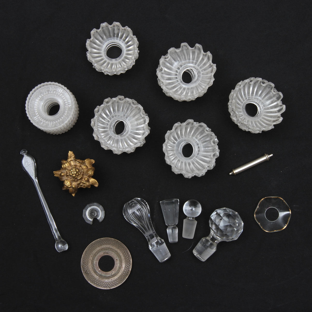 PARTI DIVERSE; ljusmanschetter, karaffproppar mm.