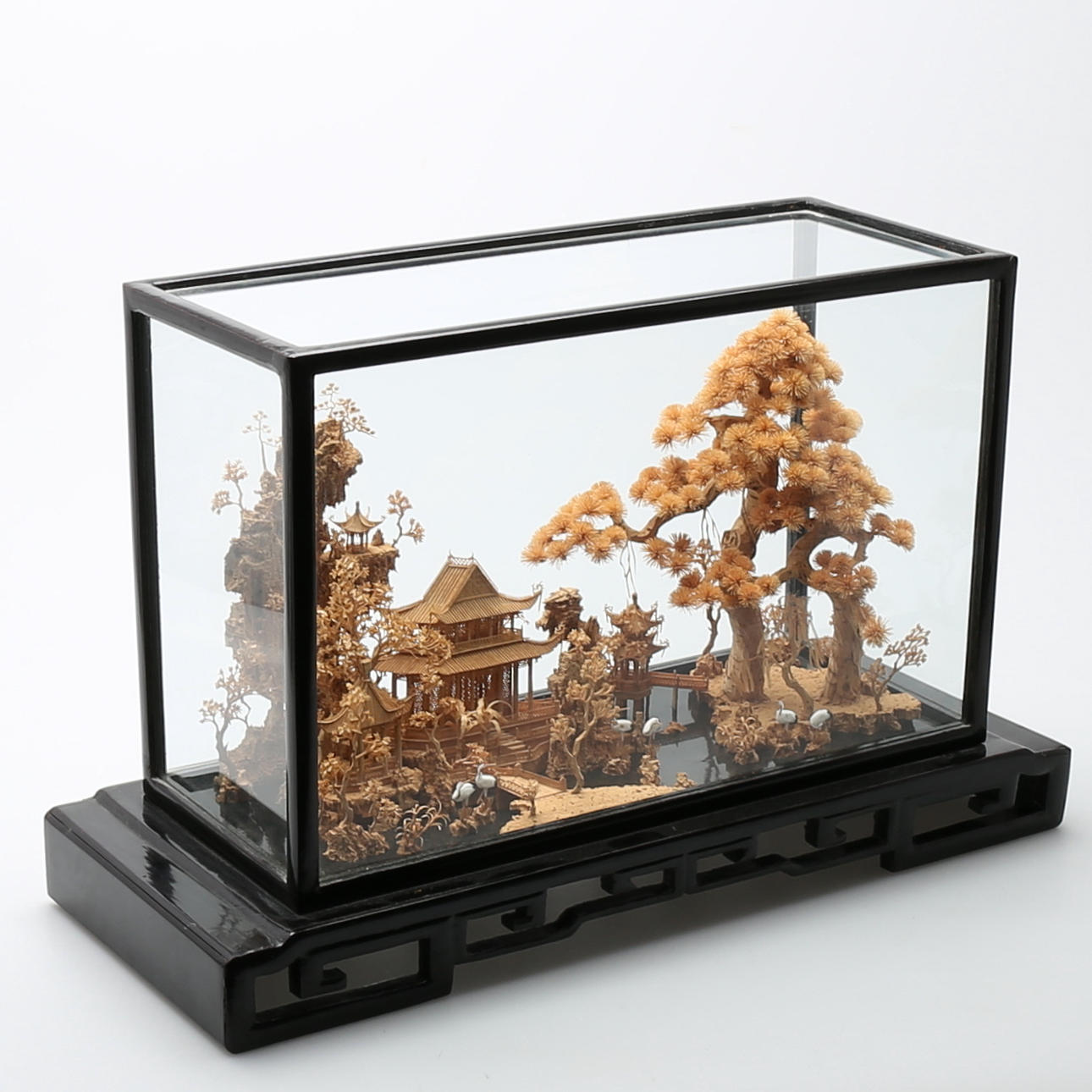 DIORAMA, skuren kork i glasmonter. Kina 1900-talets andra hälft.