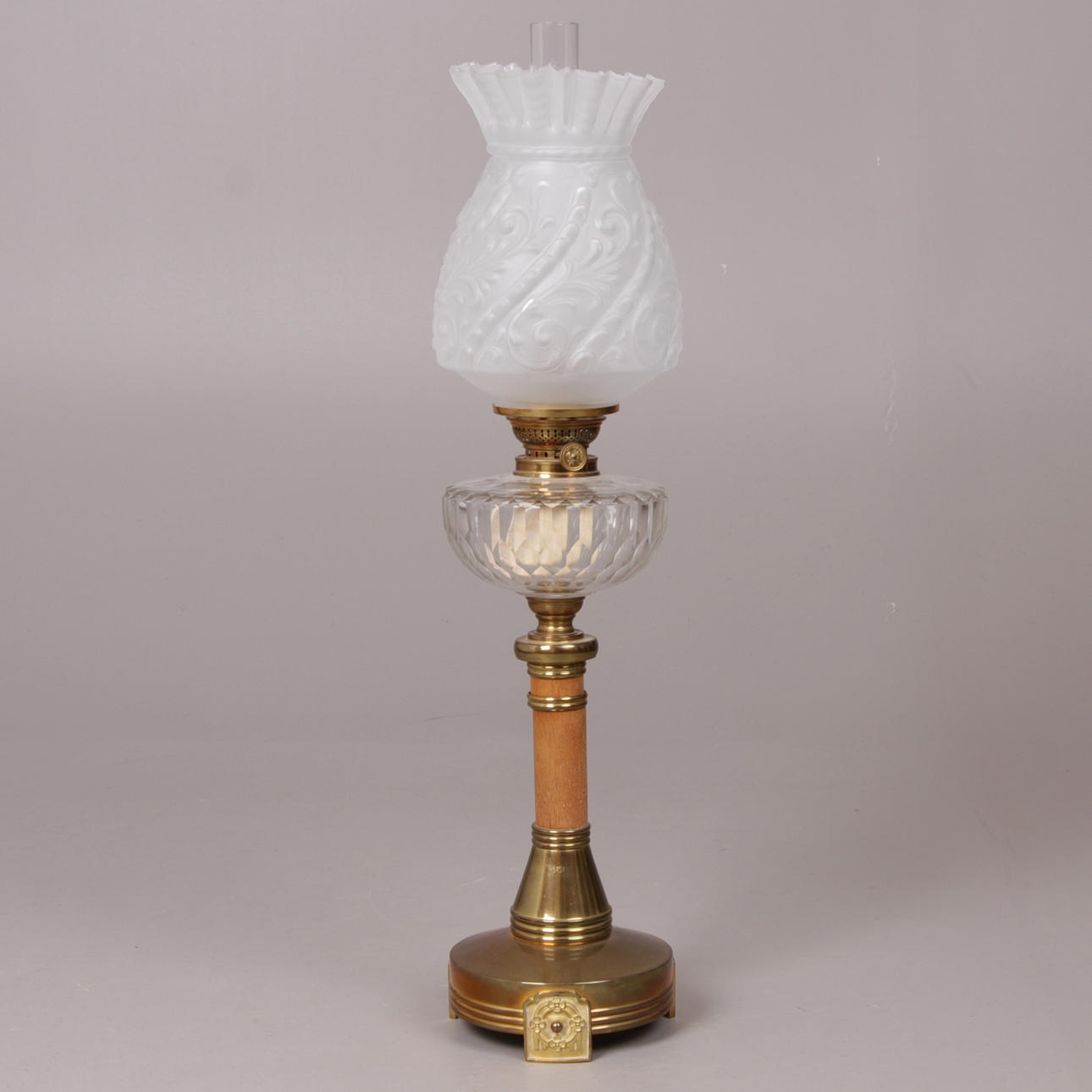 BORDSFOTOGENLAMPA, glas, trä och mässing, 1900-tal.