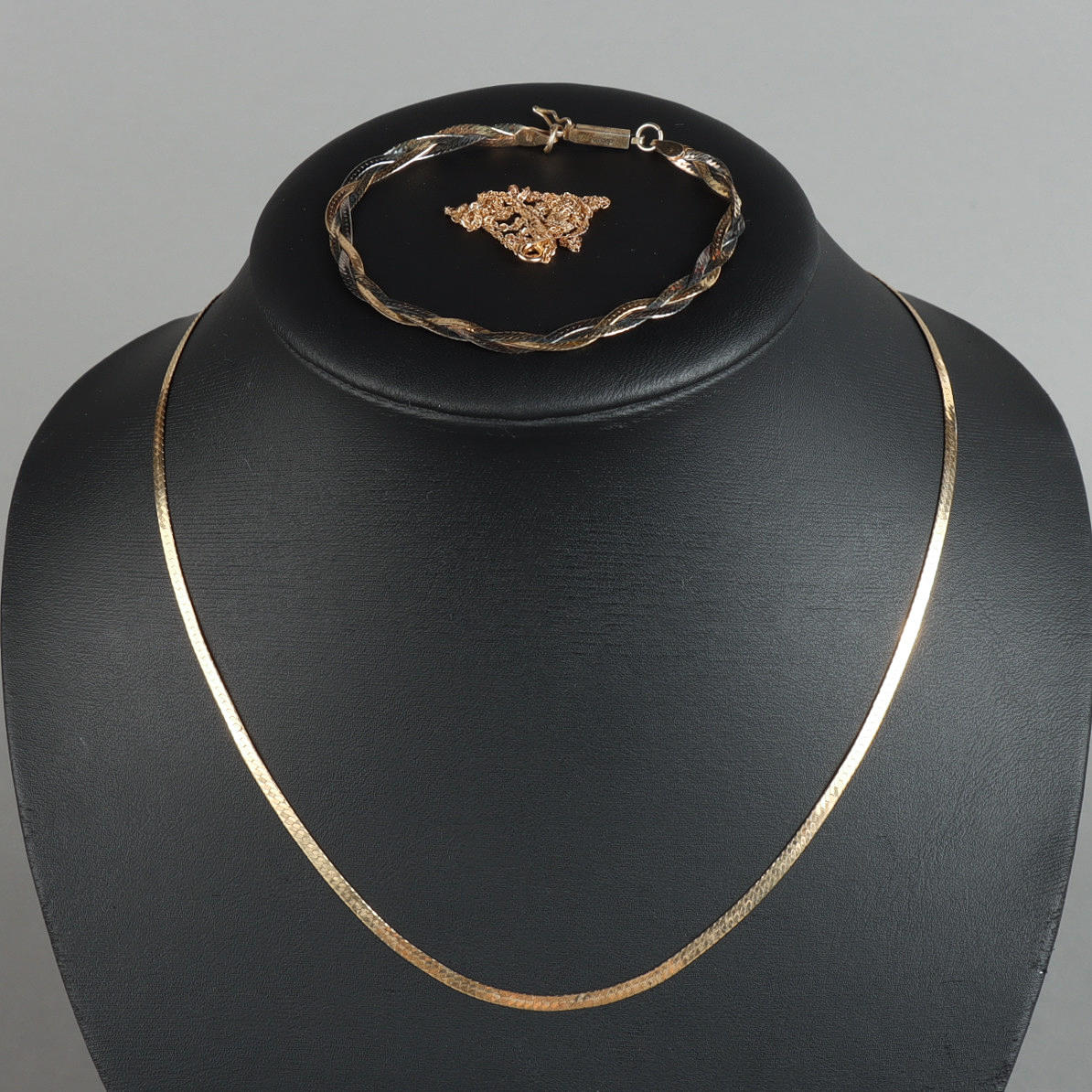 SMYCKEN. 14k och 18k guld.