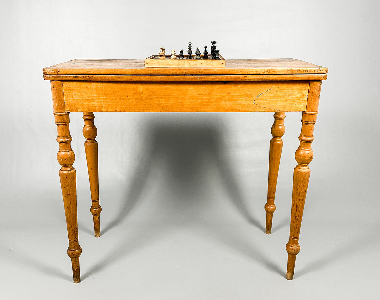 SPELBORD, med schack-spel, 1800-tal.