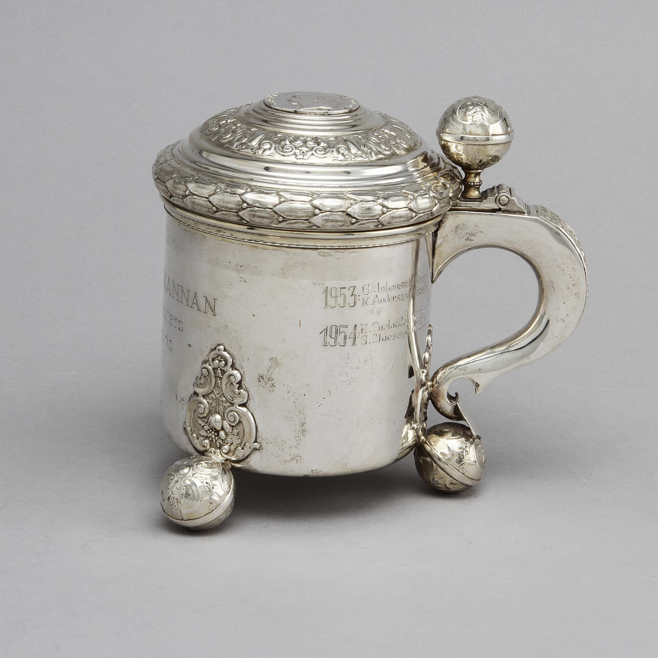 DRYCKESKANNA, silver, C G Hallberg, Stockholm 1950, vikt 580 gram.