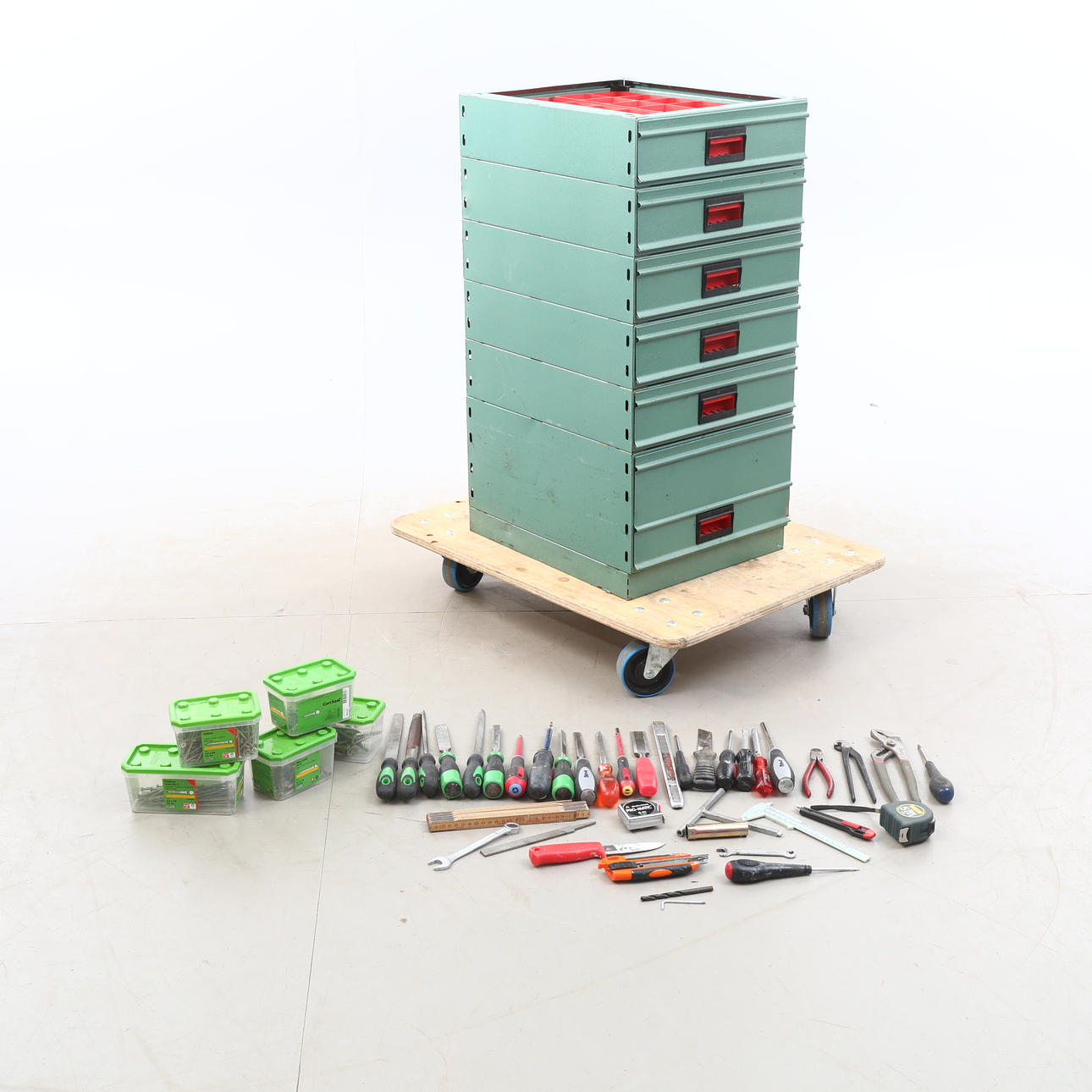 VERKTYGSSKÅP, samt verktyg.