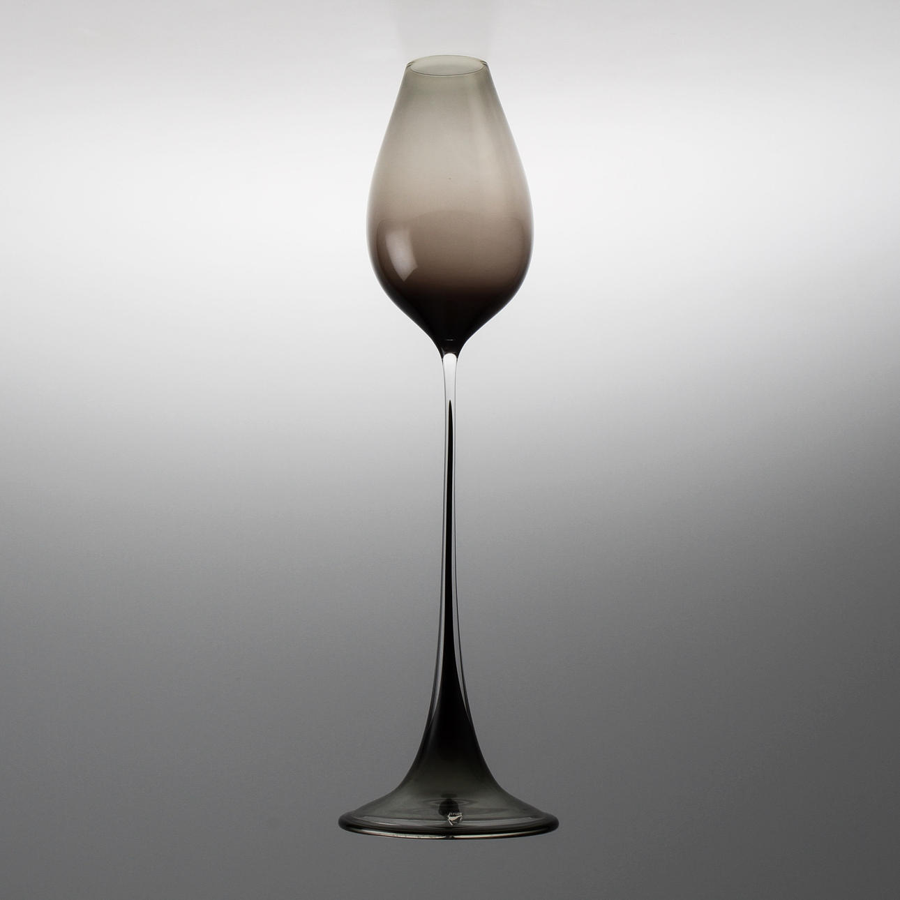 NILS LANDBERG. Tulpanvas, glas, Orrefors Expo.