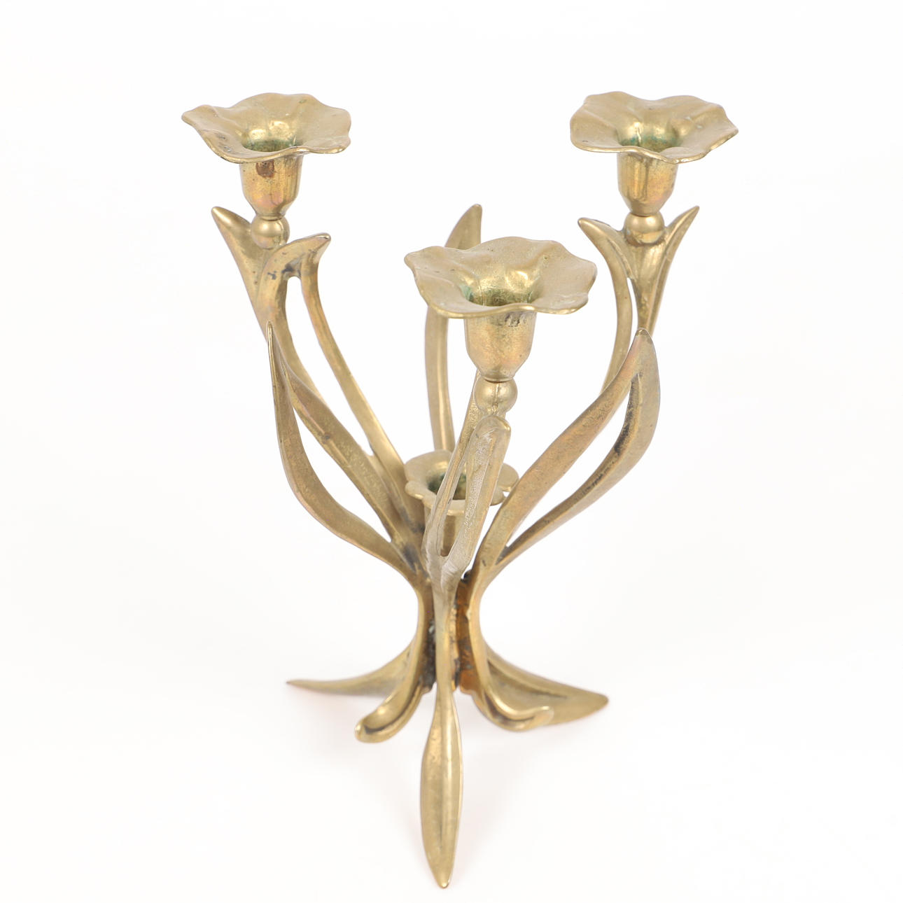 CANDELABRO, 3 brazos, latón, Art Nouveau.