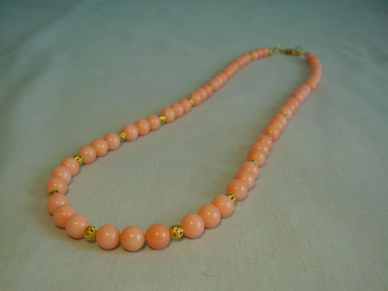 ROSA ÄNGEL HUD KORALL HALSBAND.