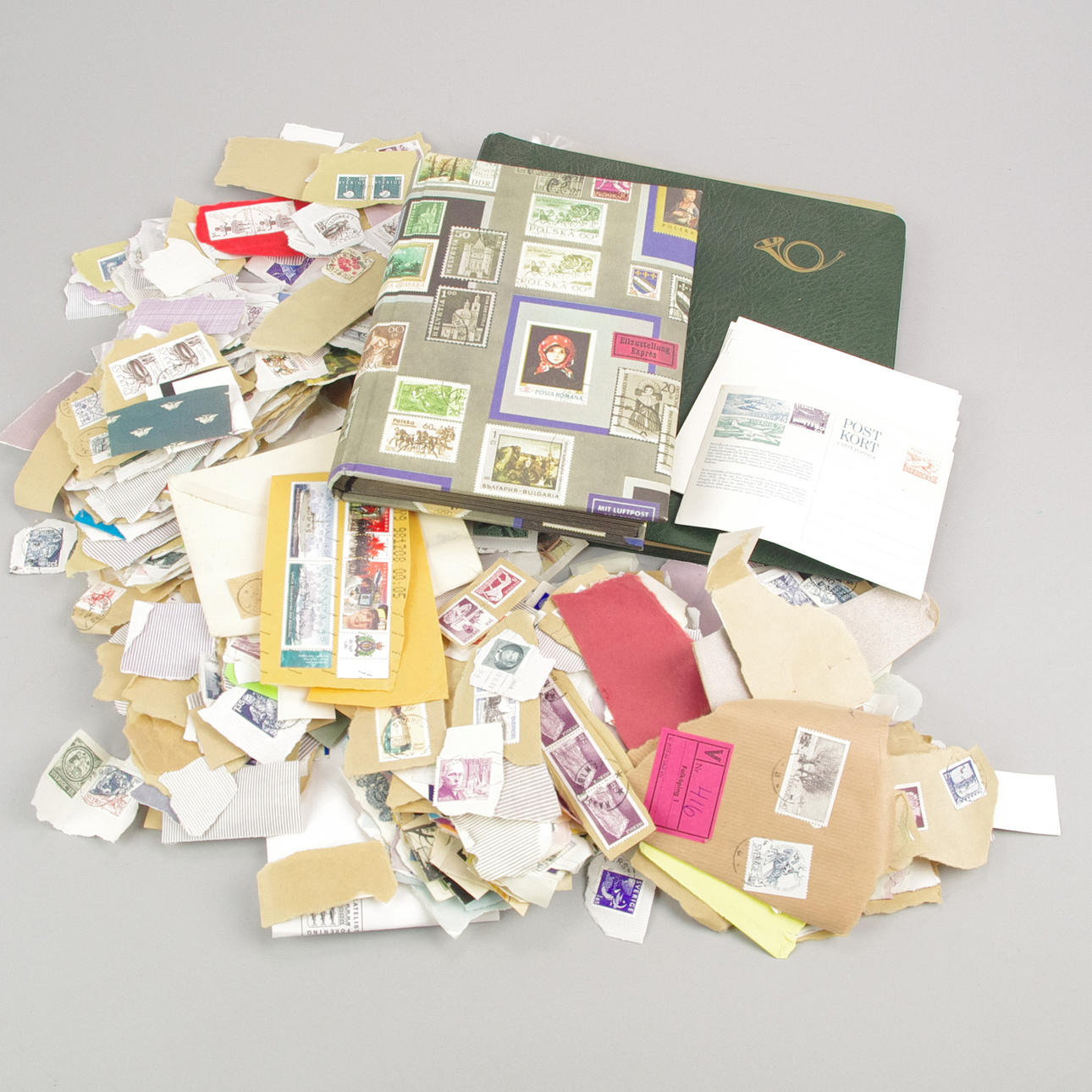 FRIMÄRKSALBUM SAMT FRIMÄRKEN.