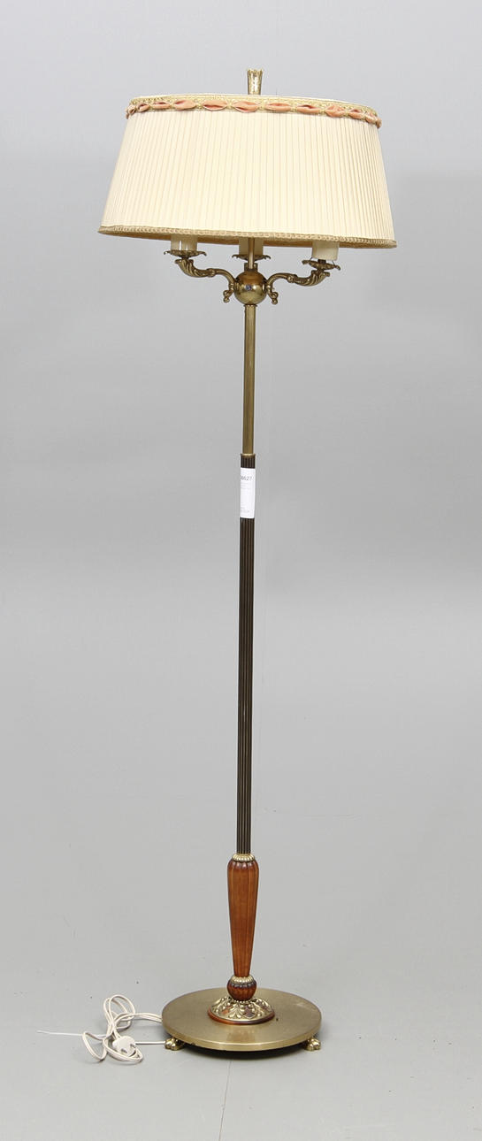 GOLVLAMPA, 3 ljuspunkter. 1900-talets mitt.