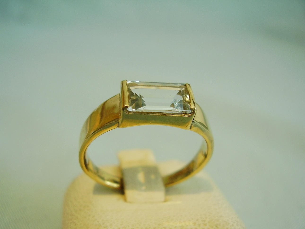 AKVAMARIN RING GULT GULD 750 MED TESTRAPPORT.