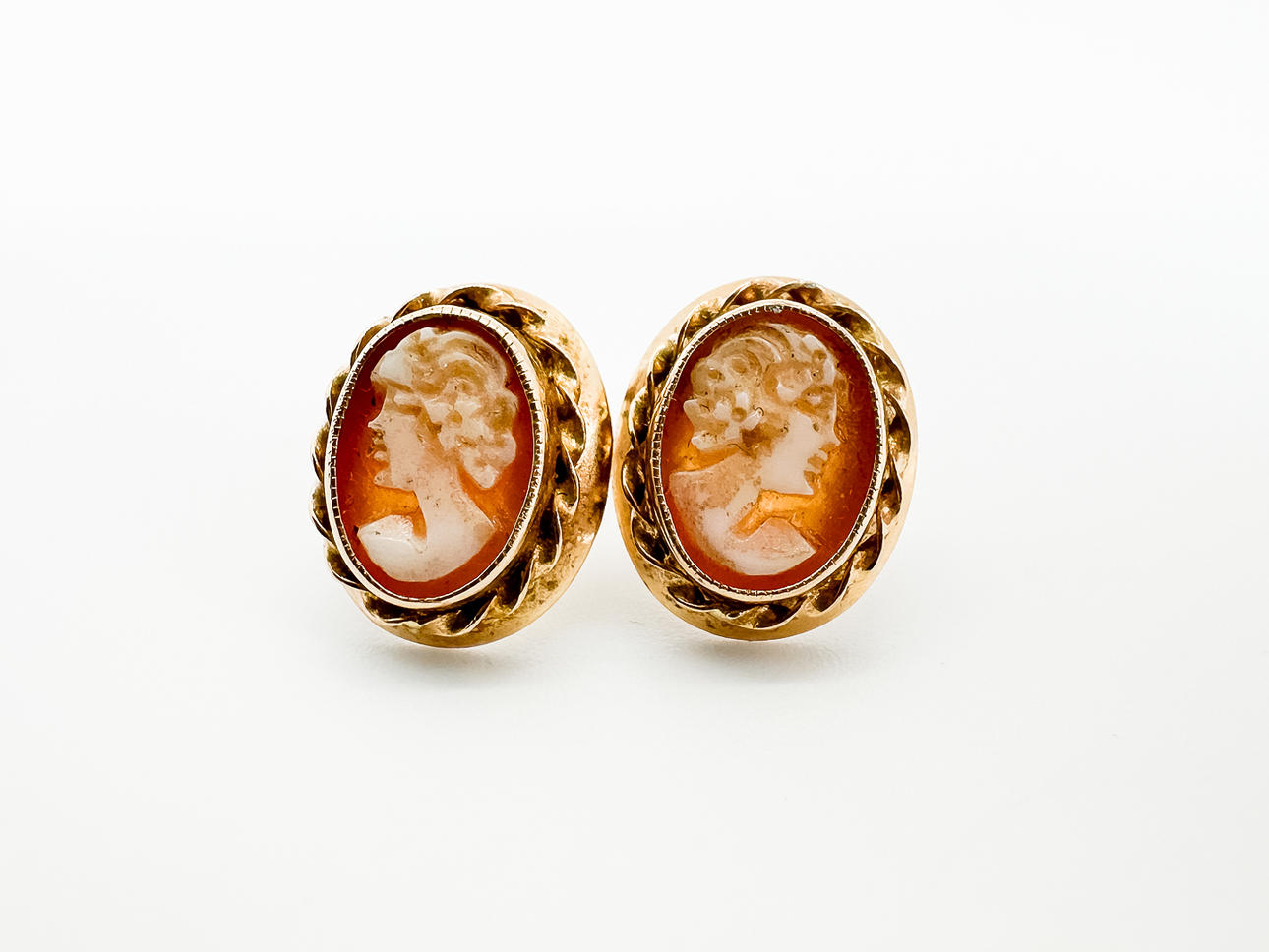 ÖRHÄNGEN, ett par, "Came", 18k guld.