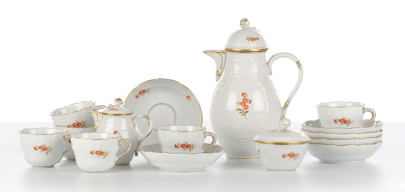 MEISSEN, FORM NEUMARSEILLE, BLUMENMALEREI MIT GOLD. 15 bit mocka set.