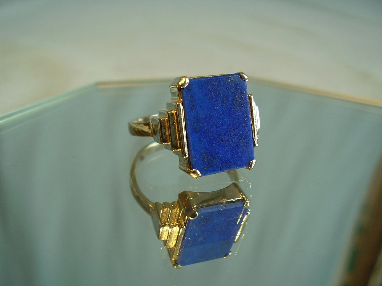 ART DECO LAPIS LAZULI RING 585 vitguld guldsmed tillverkad runt 1925/30.