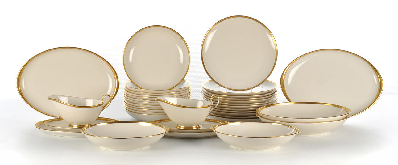 FÜRSTENBERG, MODELL "FÜRSTIN". 34 Teile des Speiseservices.