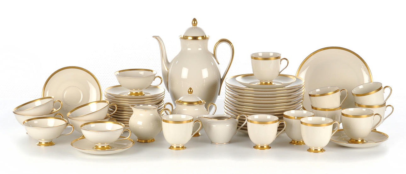 FÜRSTENBERG, MODELL "FÜRSTIN". 53 stycken kaffesats/teservis.