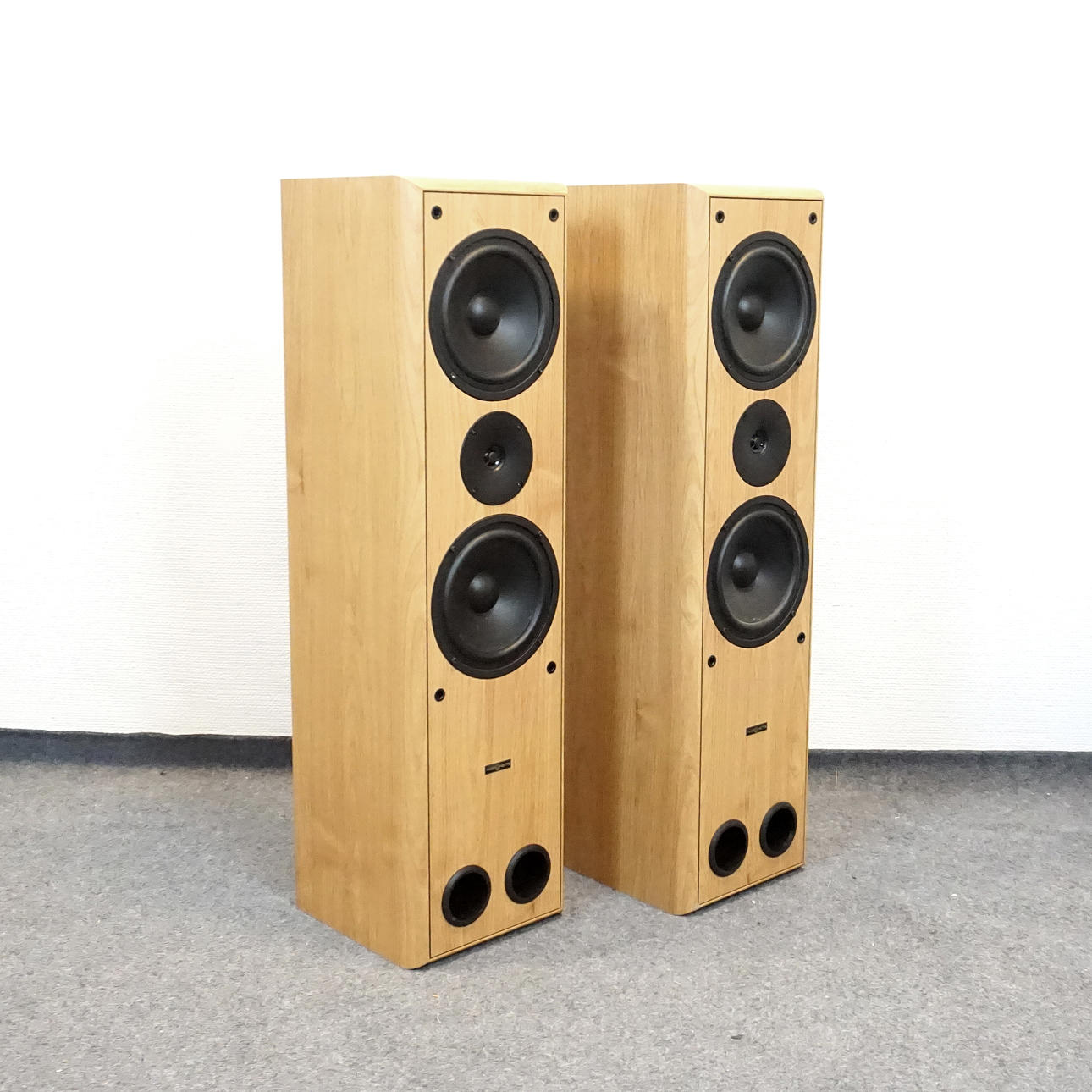 Et sæt med 2 højttalere, Radionette.