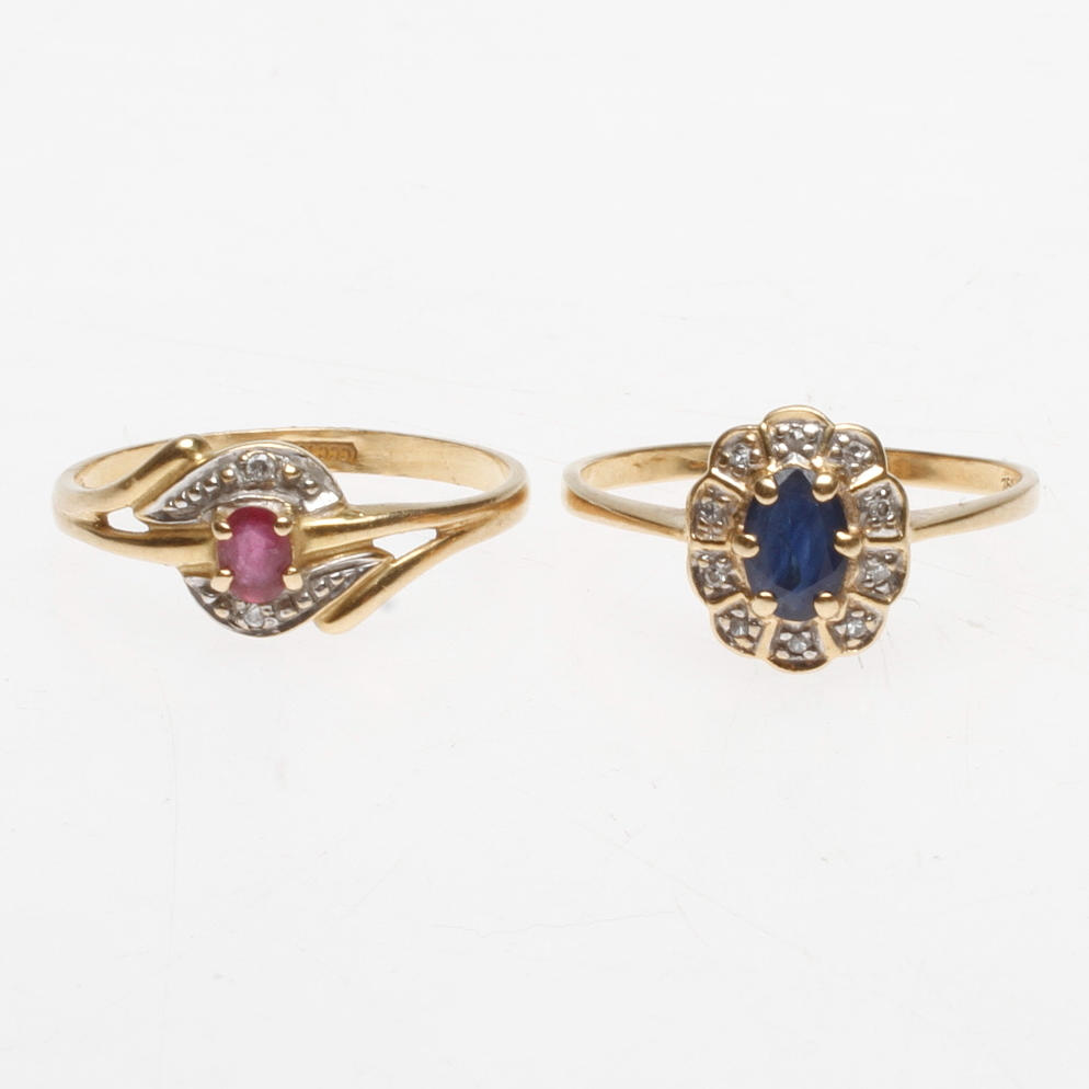 RINGAR, 2 st, 18k guld, vikt ca 3,8 gr.