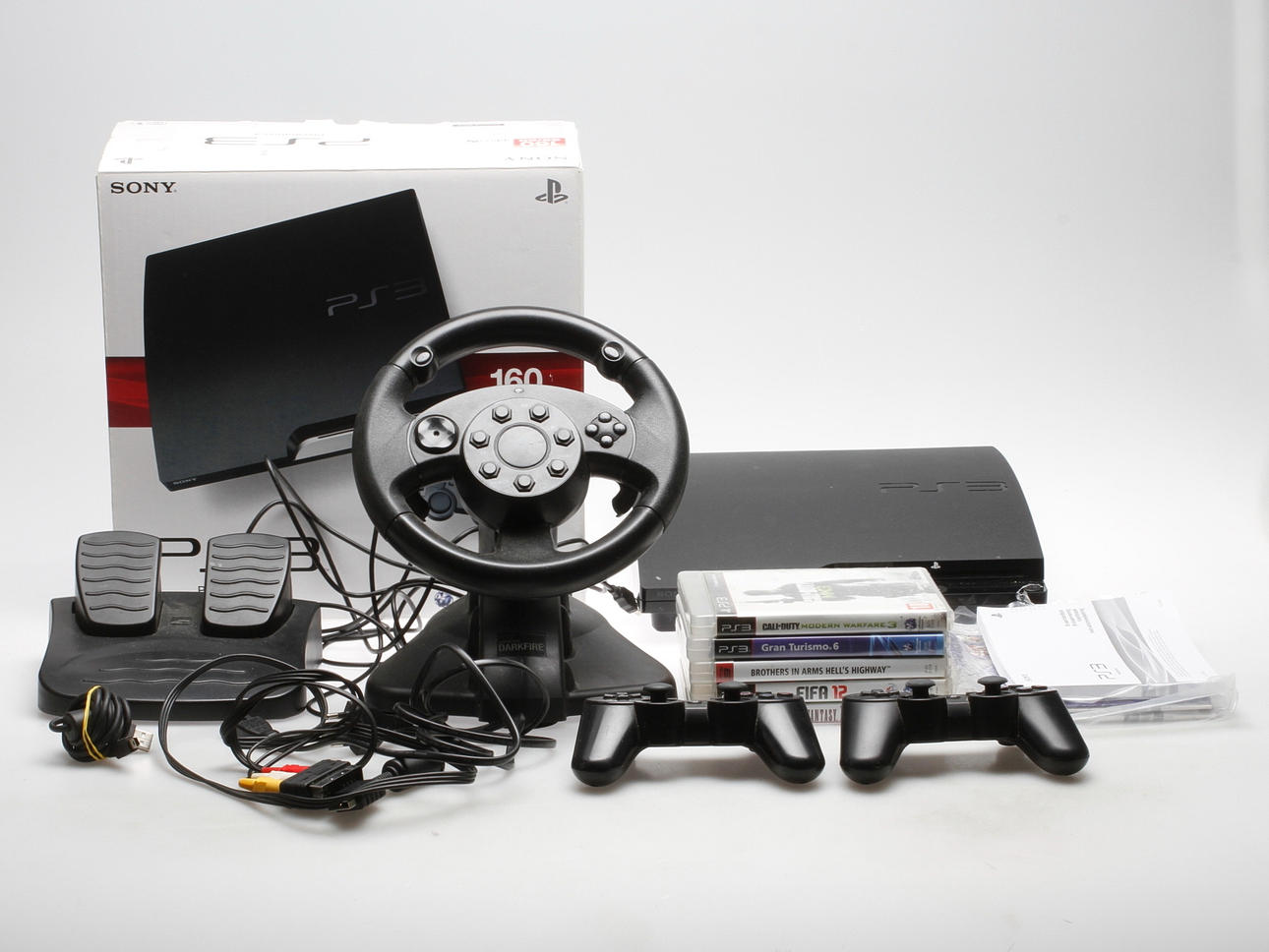 SPELKONSOL, 2 handkontroller, 5 spel, ratt, Playstation 3.