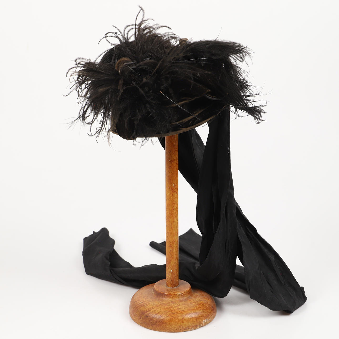 DAMHATT, sammet/strutsfjädrar, 1800/1900-tal.