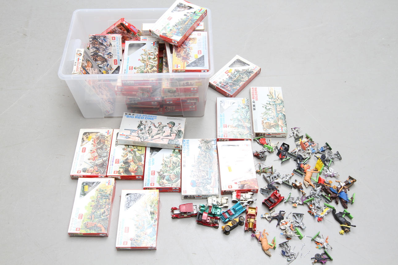 LEKSAKSSOLDATER Britains, ESCI med flera. Models of Yesteryear några bilar.