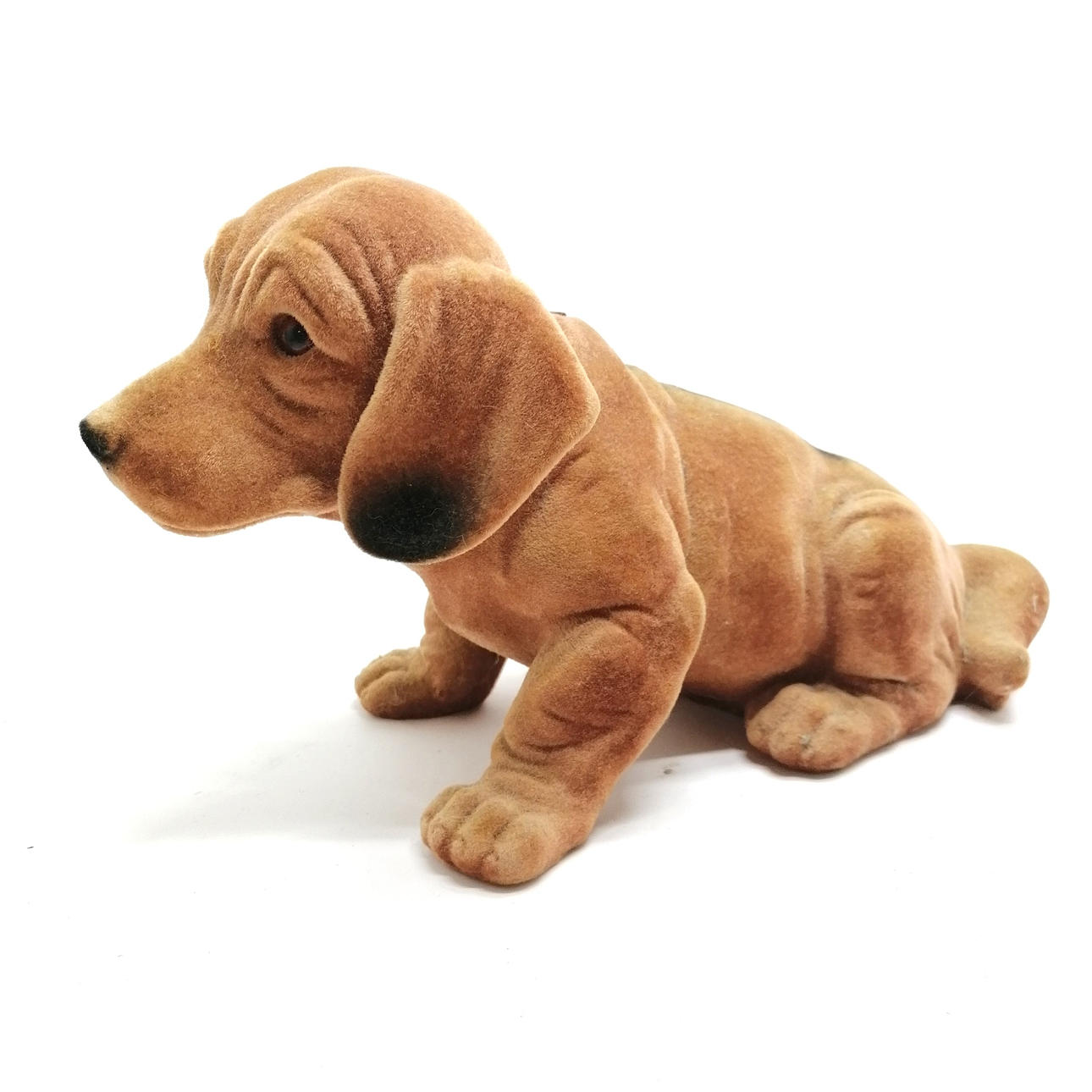 NICKENDER HUND IM VINTAGE-STIL.