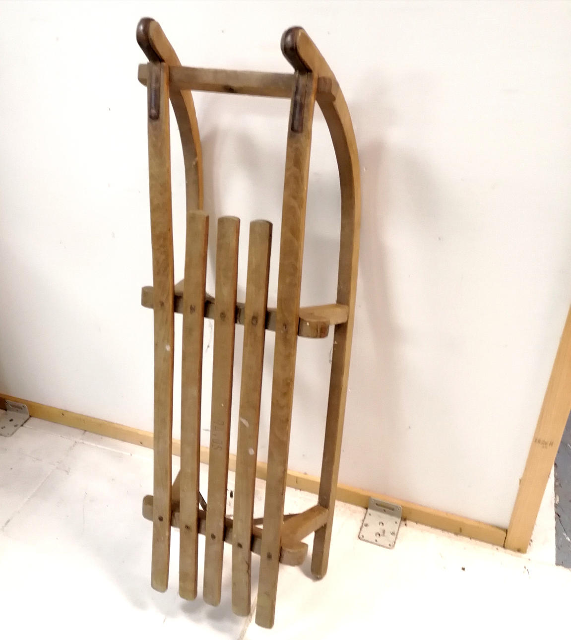 TRINEO DAVOS DE MADERA ANTIGUO.