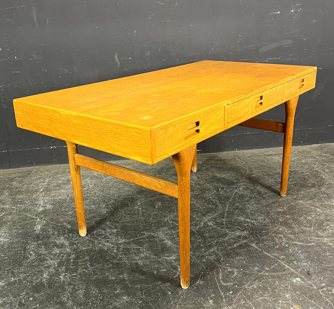 NANNA DITZEL. SKRIVEBORD I EG.